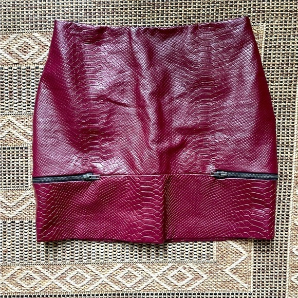 Lovers + Friends Dresses & Skirts - LOVERS + FRIENDS Revolve Burgundy Faux Leather Snakeskin Mini Skirt Size Small